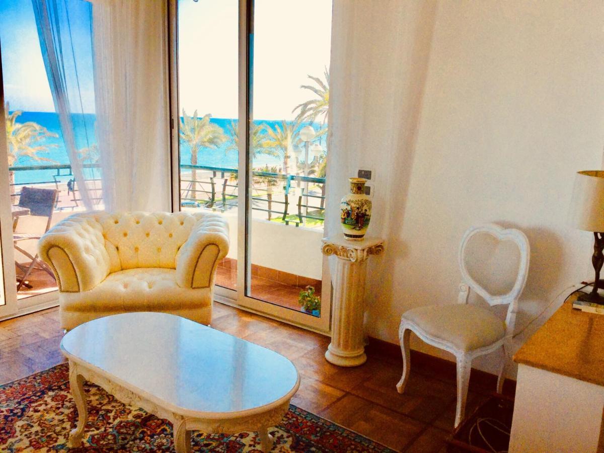 Endless Stunning Mediterranean Sea Views Promenade Des Anglais Nice Exterior photo